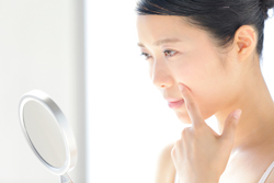 秋の肌がごわつくのはなぜ？透明感を取り戻すには